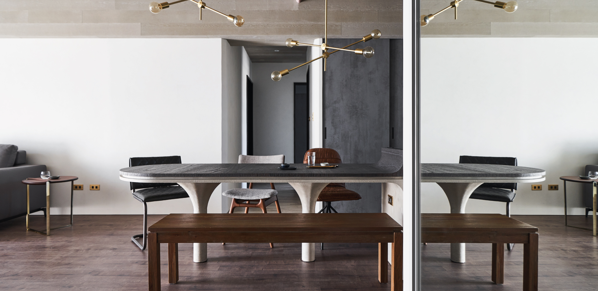Modern dining area featuring walls painted with Decora A&C Unica single coat low VOC water-based paint, providing a sleek, matt, and anti-glare finish.