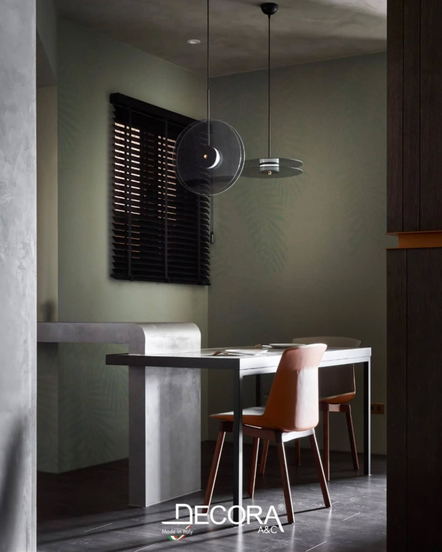 Interior wall finished with Shira lime plaster by Decora, featuring a soft matte texture and subtle natural pattern in a minimalist dining space.