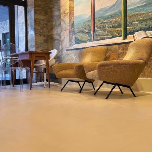 Seamless microcement floor by Decora at Palestre Body Studio in Cinema Fiamma with historic marble and mural details