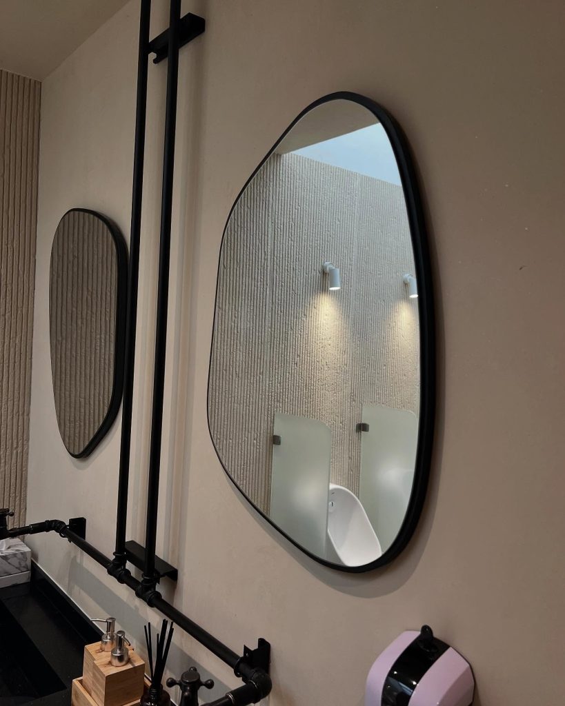 Vanity area with curved mirror and Canova + MICA shimmering matte wall finish by Decora A&C.