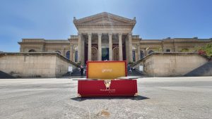 Decora A&C Diamond System luxury paint toolset showcased in front of an Italian neoclassical building.