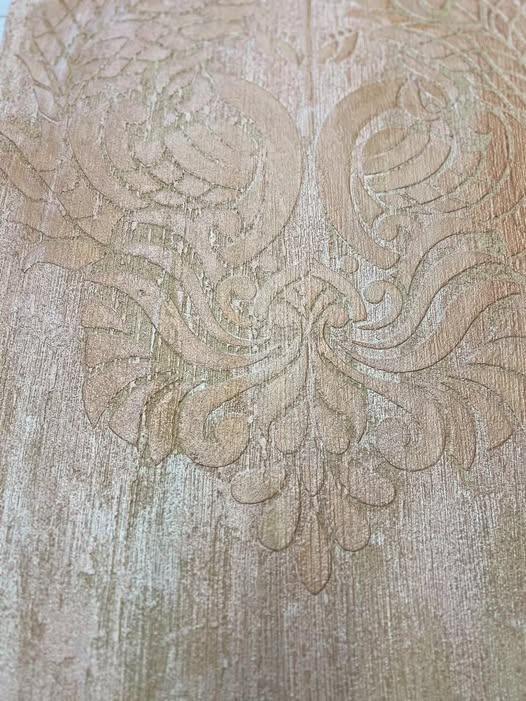 Decorative Italian inspired lime finish wall with metallic texture from Intocalce x Infinity collection, showcasing authentic slaked lime luxury paint design.