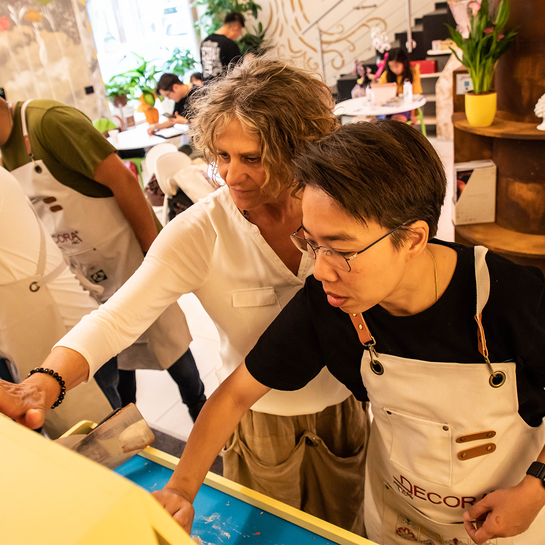 Artisans applying genuine Italian decorative finishes at Decora A&C Academy, showcasing luxury Sicilian craftsmanship.