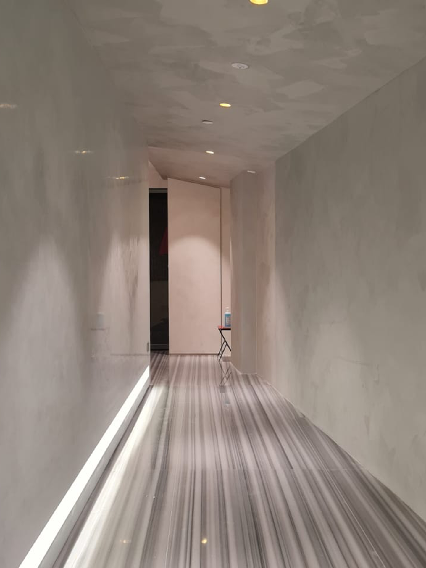 High-gloss lime marble finish showcasing elegance and detail in an Italian decorative architectural surface.