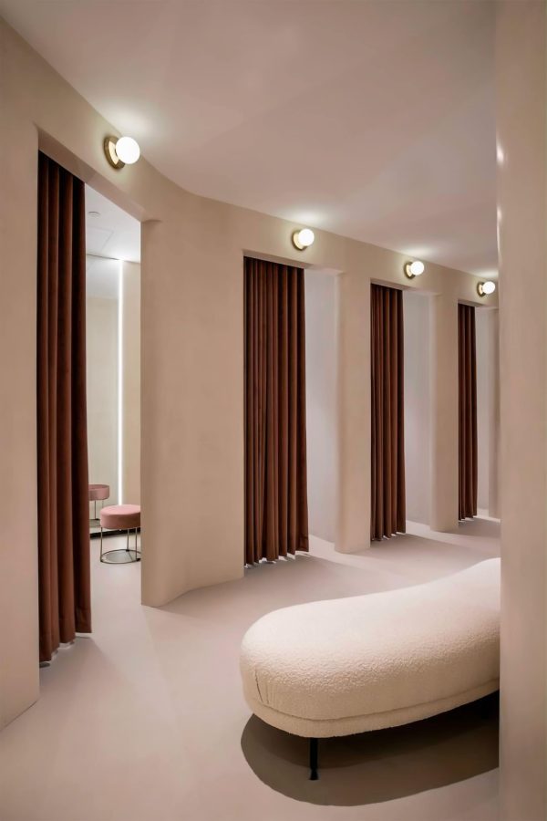 Decora Diamond Floor System microcement finish in modern changing room with seamless floors and curved seating.